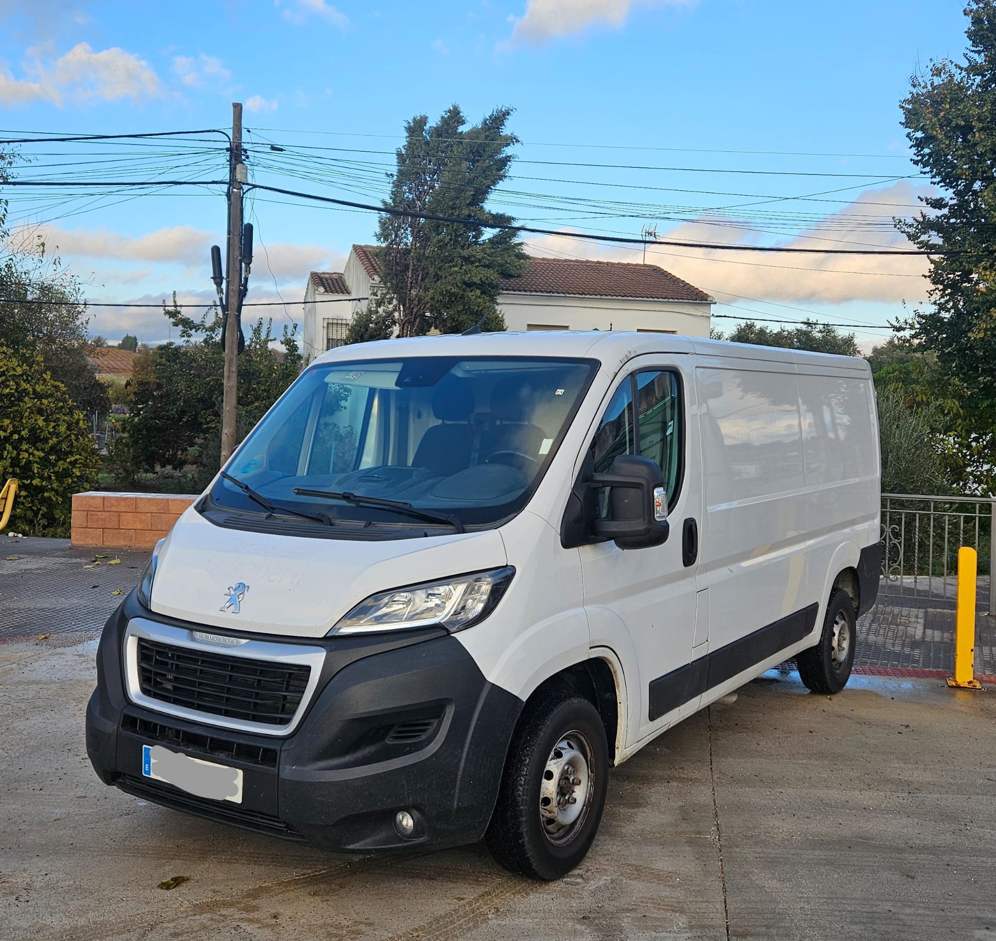 Furgón mediano (Renault Trafic L1 o similar)