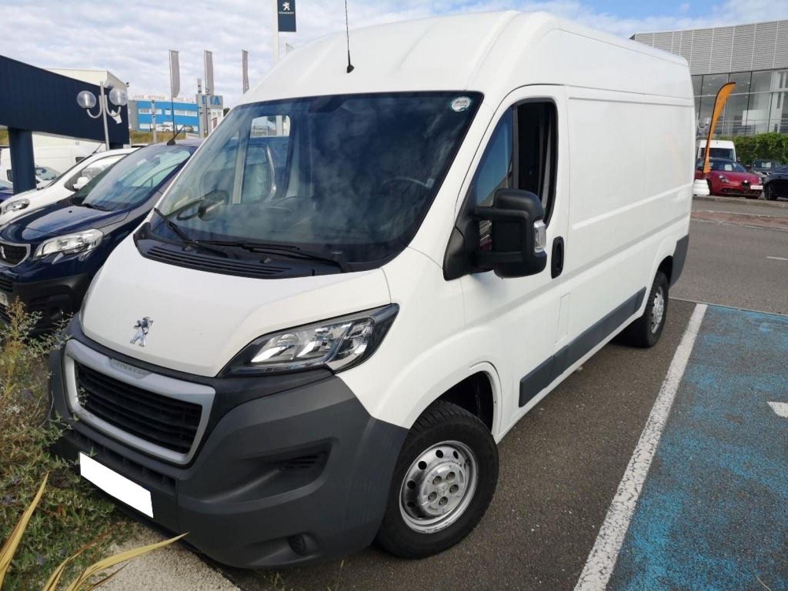 Furgón largo (Renault Trafic L2 o similar)