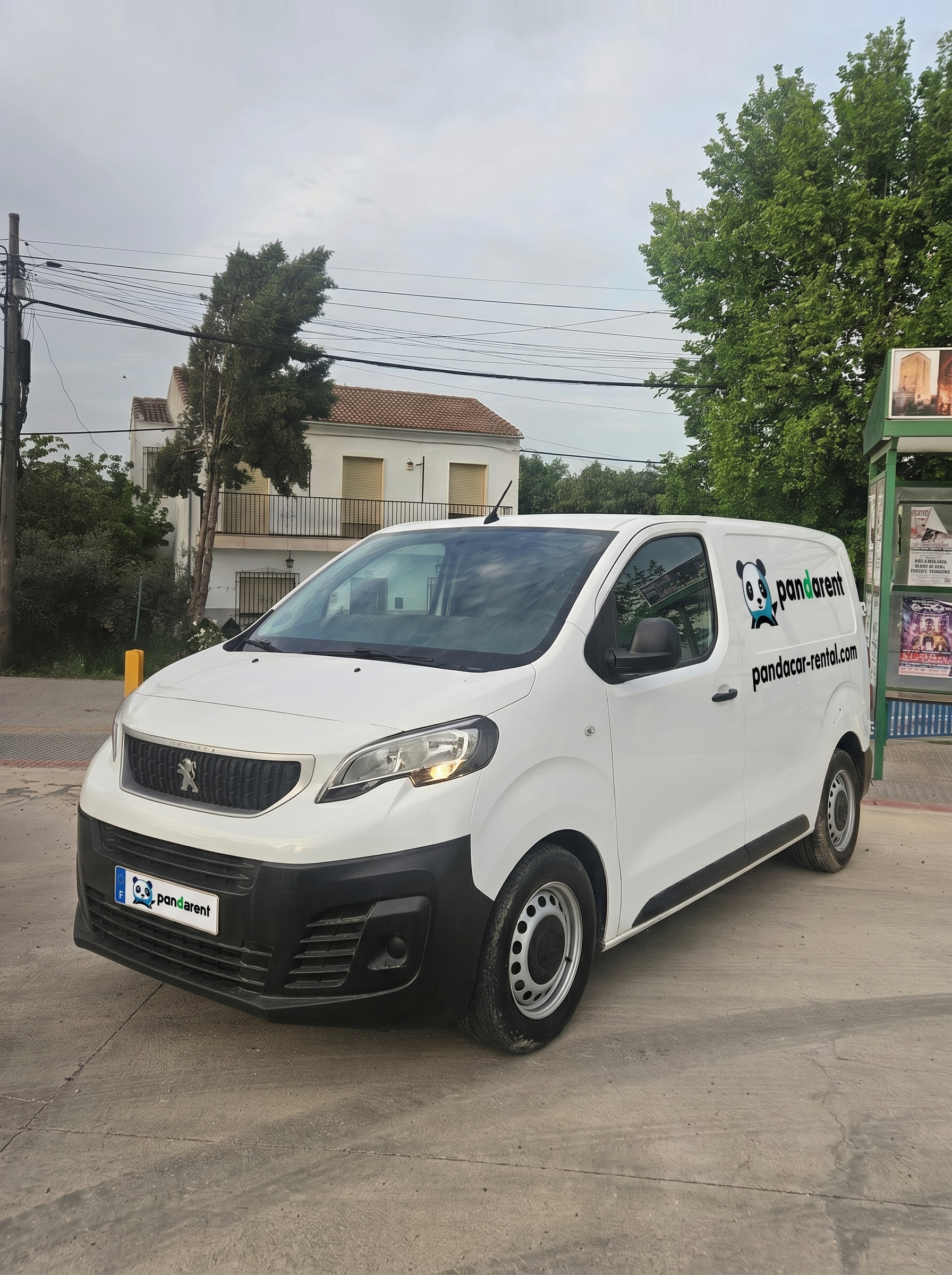 Furgón pequeño largo (Renault Kangoo Maxi o similar)